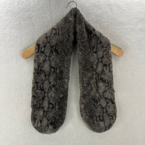 INC International Concepts Women's Pull Through Scarf, Gray Snake, Faux Fur New - Picture 2 of 5